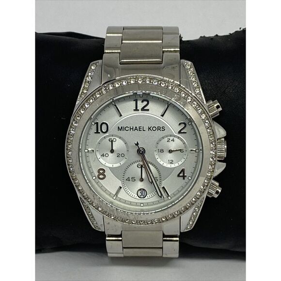 Michael Kors MK5165 Women's Silver Stainless Steel Analog Dial Quartz Watch RQ1 - Picture 3 of 12